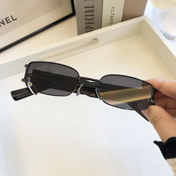 

2020 retro womens sunglasses fashion women sunglasses cool male stars same style personality box metal texture