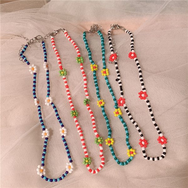 

short fashion temperament simple glass beaded necklace female korean version of ins beaded flower clavicle chain, Silver