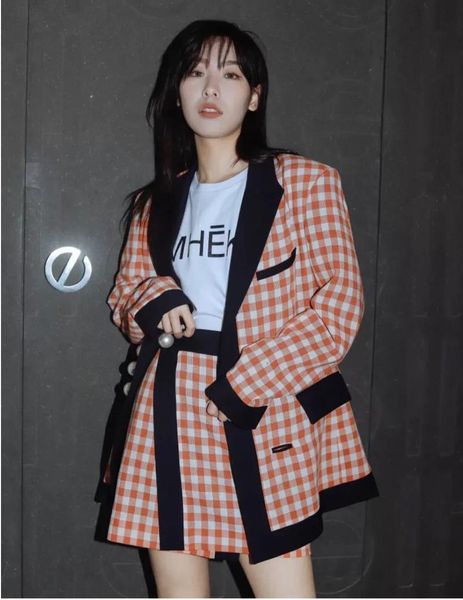 

two piece dress 2021 spring luxury women pearl button plaid fashion blazer jacket with a-line casual mini skirt 2 color female chic suits dd, White