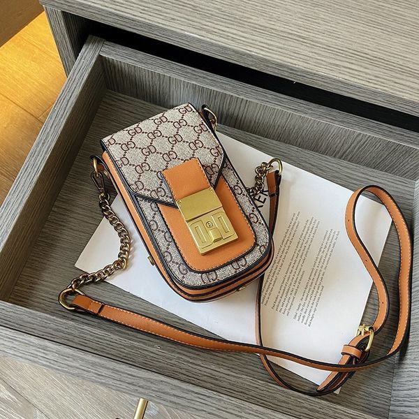 

factory direct sale 75% off 2021 spring new single shoulder diagonal mobile net red with vertical chain change women's bags