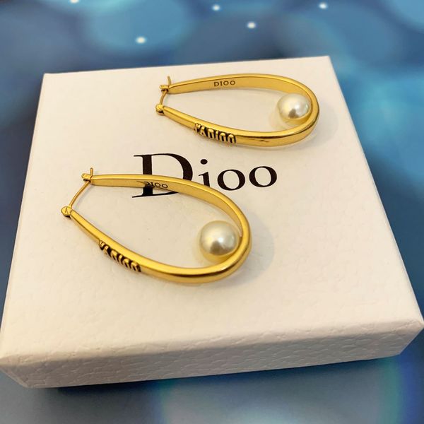 

2021 luxury designer jewelry family's new pearl earrings in 2021, Golden;silver