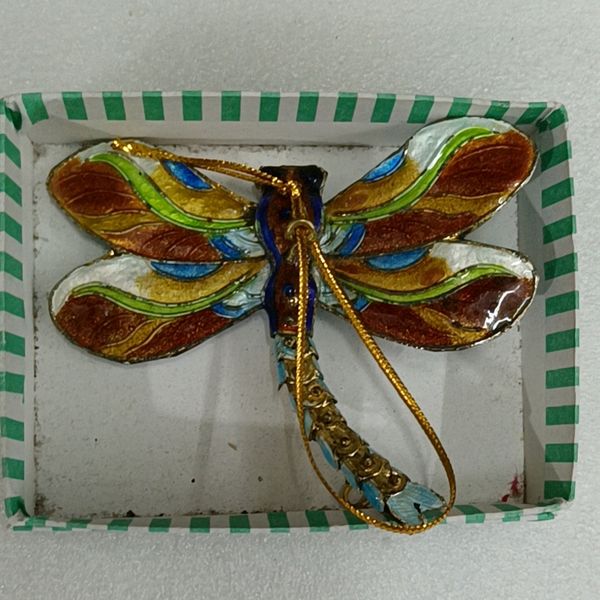Ornamenti di libellula in smalto cloisonne colorato Decorazione modello di insetto cinese Decorazione per la casa e l'ufficio Accessori da appendere Regali con scatola