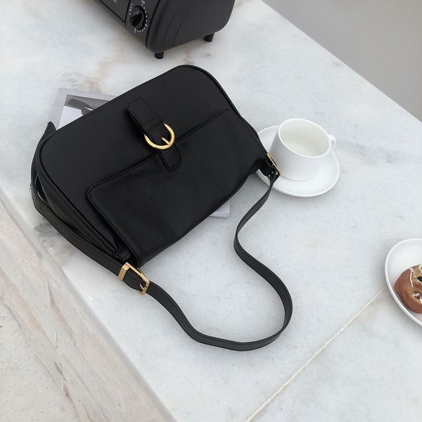 

new style retro large capacity black one shoulder underarm bag baguette bag all-match fashionable flip crossbody handbag for women