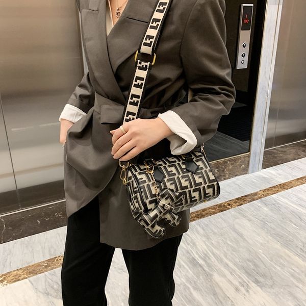 

cylinder pillow bag female new fashion boston handbag wide shoulder belt single shoulder messenger bag handbags premium