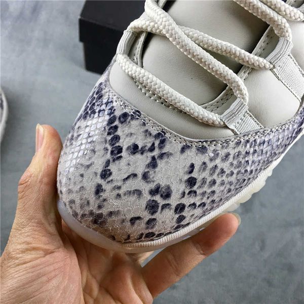 

snakeskin light bone low jumpman 11 basketball shoes mens fashion sneakers carbon board design speeding stadium size 40-47d66g