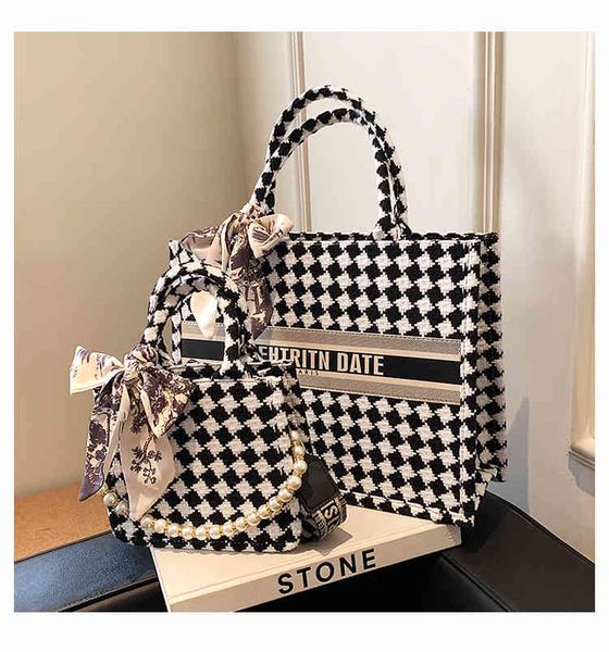 

2022 factory wholesale fashion ins canvas handbag high capacity women's tote bag pearl messenger bag