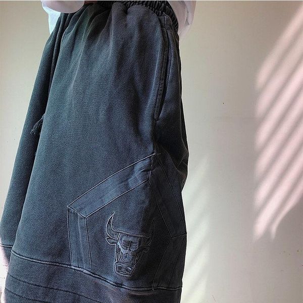 

men's shorts bull embroidery og wind high street basketball for men and women, old gray washed retro loose casual sports pants tide, White;black