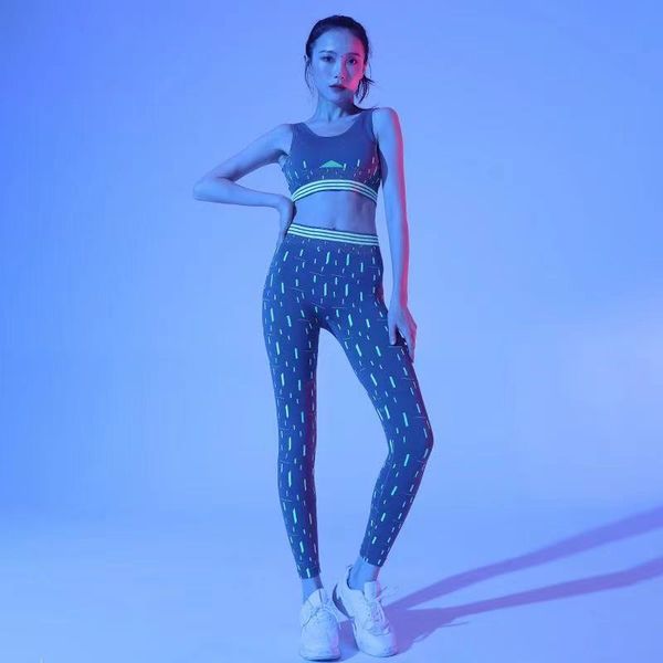 

yoga suit sportswear running hip lifting suit training glow in the dark yoga sportswear new female designers sell well all over the world