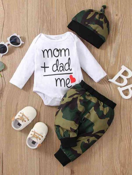 

baby letter graphic bodysuit & camo print sweatpants with hat she, White