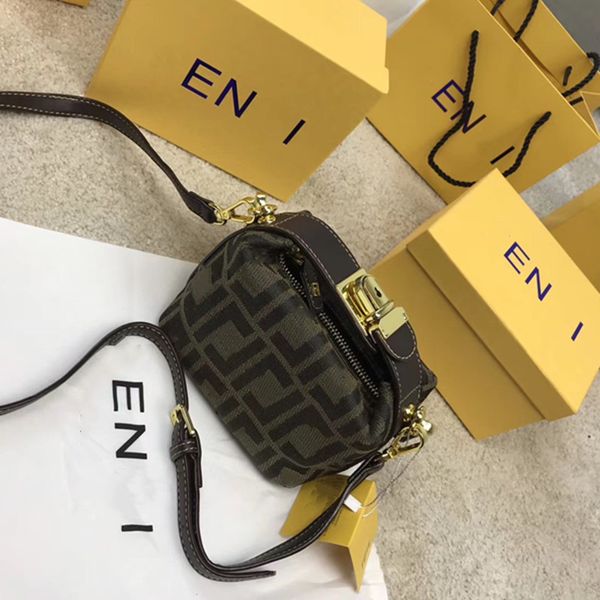 

new net red dog laohua pillow portable mini armpit slant across women's bag