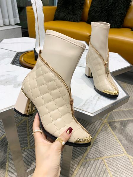 

2021 luxury designer women boots&booties gold metal chains decoration side zipper leather kitten heel boot long short tube series fashion si, Black