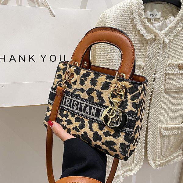 

brand luxury lady crossbody designer handbag woman shoulder bag luxurious bag female flip leather messenger bag wristlet bags wallet frame p