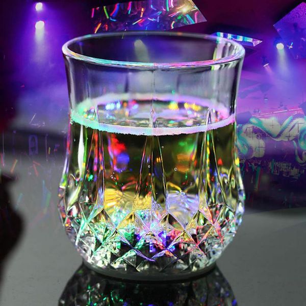 Decoração de festa criativa iluminar levou xícaras automática piscando copo de copo canecas de cor mudando o vidro de uísque de cerveja para suprimentos de clube de bar