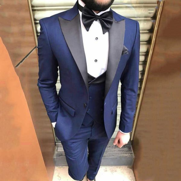 2021 Blaue formelle Männeranzüge Sim Fit für Hochzeit 3 Stück Bräutigam Smoking Raucherjacke Weste mit Hosen Spitzenrevers Benutzerdefiniertes Kostüm X0909
