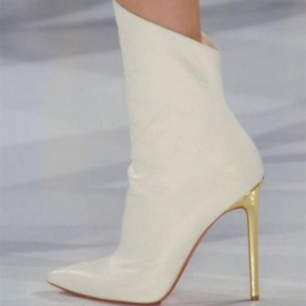 

boots street in autumn and winter, Black