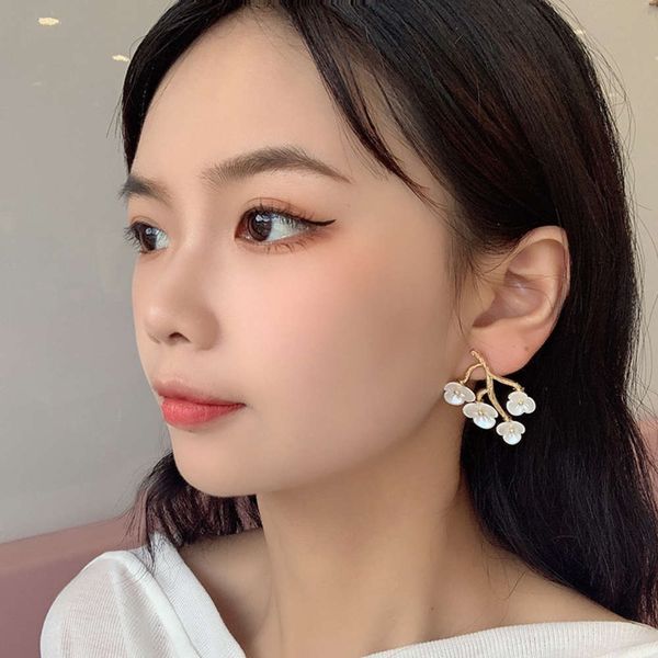 

simple pearl white flower earrings women net red fashion resin