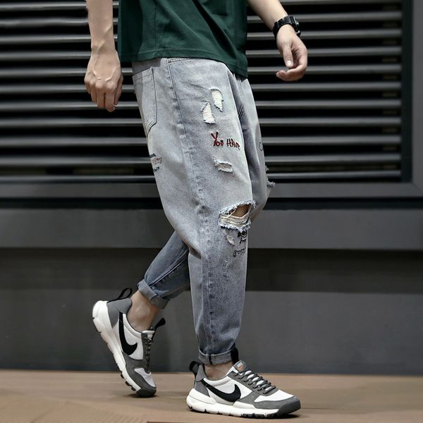 

2021 new fashion streetwear loose fit light blue embroidery designer wide leg denim harem pants korean hip hop ripped jeans men 78a5