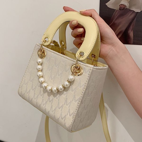 

xiaoxiangfeng temperament women's small bag summer 2021 new fashion net red messenger foreign style portable diana