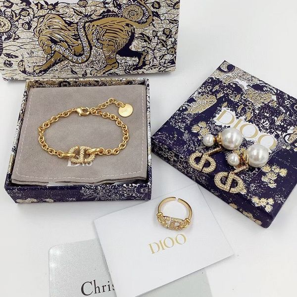 

2021 new designer 2021 women's inlaid diamond bracelet han fan fashion pearl earrings, Silver