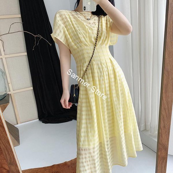 

2021 new feminino luz amarela midi vestidos duas peas conjunto xadrez slash neck cintura alta plissado manga curta meados de bezerro vestido, Black;gray