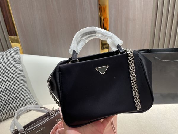 

2021 women messenger bag trendy fashion luxury outdoor leisure briefcase backpack portable messenger bag