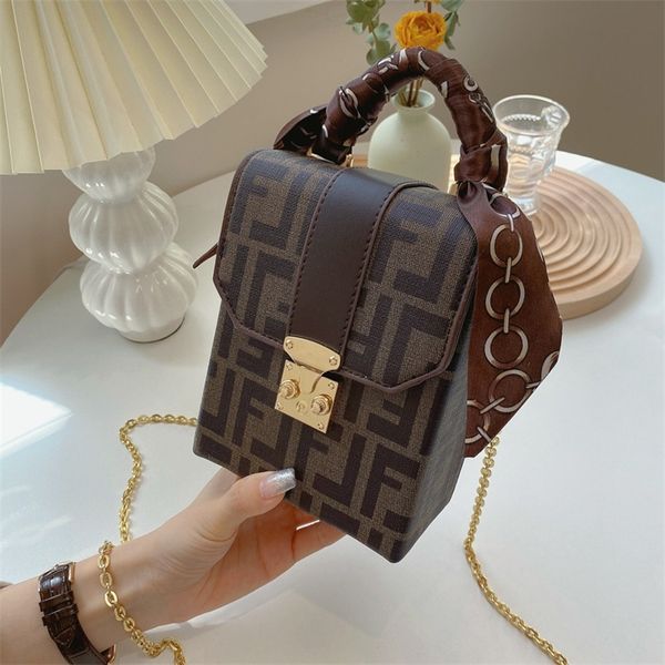 

2022 factory wholesale new texture small women fashion net red versatile mobile phone bag advanced summer single shoulder messenger bag klzf