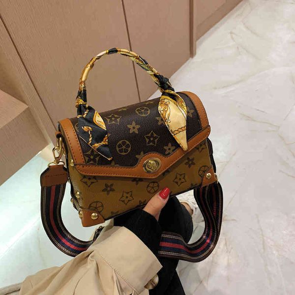 

2022 factory outlet new single shoulder messenger bag color matching printing korean small square bag portable fashion net red mj87