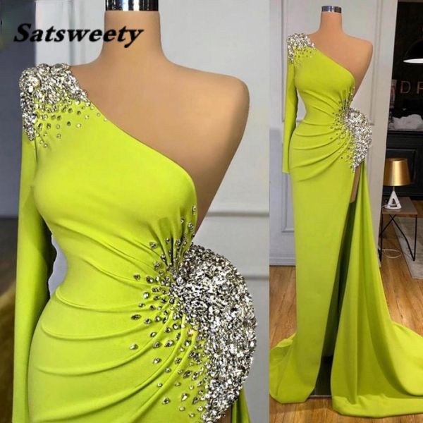 Lindo verde um ombro mangas compridas vestido de noite lado sexy lado alto split frisado vestidos de baile varredor treinar robe de soiree