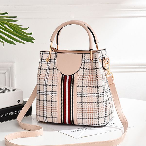 

new handbags bucket large capacity broadband commuting messenger leisure soft leather bag women's simple fashion color contrast hippie