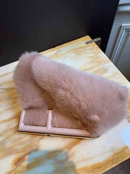 

luxury handbags and storage r09 net red same clip maomao hand chain strip single shoulder oblique cross mobile phone 202