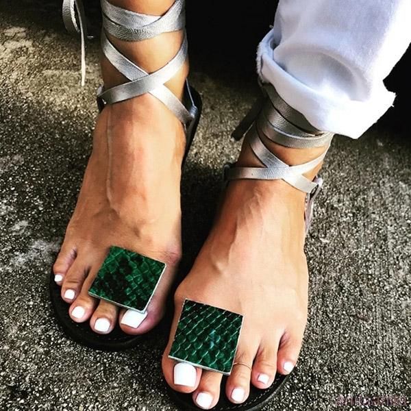 

2021 women's sandals flat bottom toe love ankle strap fashion women's shoes black lightweight sole beach sandals 35-43
