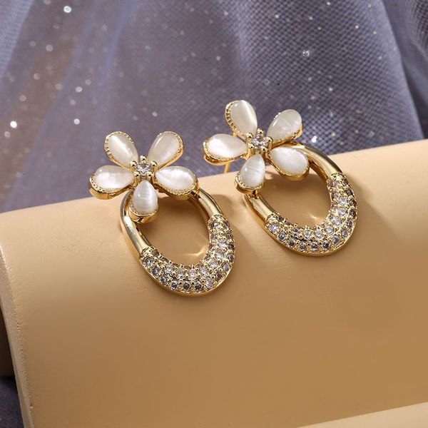 

70% off luxury jewelry new style temperament flower cat's-eye micro with and silver pin earrings on the east gate of jewelry, Golden;silver
