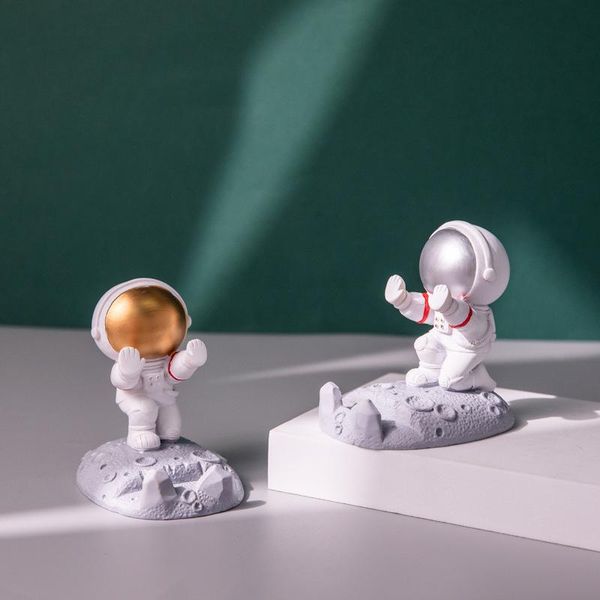 

cell phone mounts & holders spaceman model storage decoration car resin crafts creative gifts astronaut mobile holder