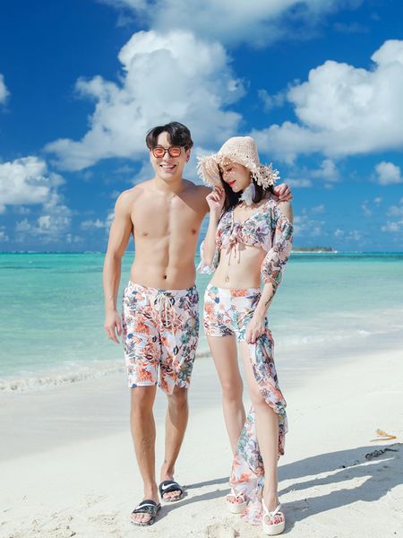 

2021 couple steel bracket split flat corner bikini four piece swimsuit women' beach pants, Red;black