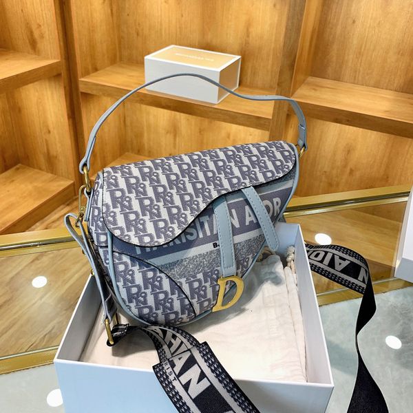 

handbag 2021 autumn and winter fashion versatile trendy women's bag d home saddle net red single shoulder messenger, Black;red