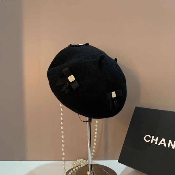 

berets autumn and winter models of small fragrant wind wool beret female celebrities foreign style bud hat bowknot pearl long chain pum, Blue;gray