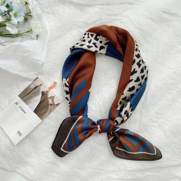 

autumn and winter new small square twill korea east gate same leopard women's versatile silk scarf, Blue;black
