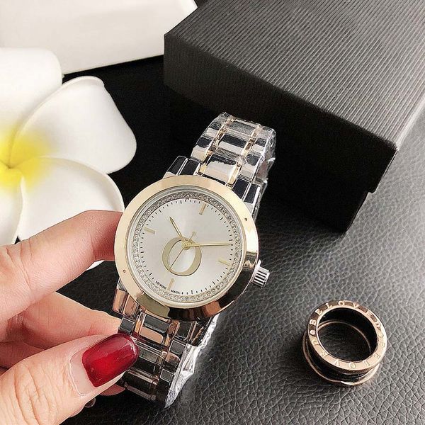 Modemarke Uhren für Frauen Dame Mädchen Kristall Stil Stahl Metallband Quarz-Armbanduhr P78