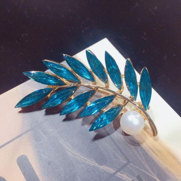 

pins, brooches alloy water drill natural freshwater pearl leaves brooch flower gift finished product wholesale, Gray