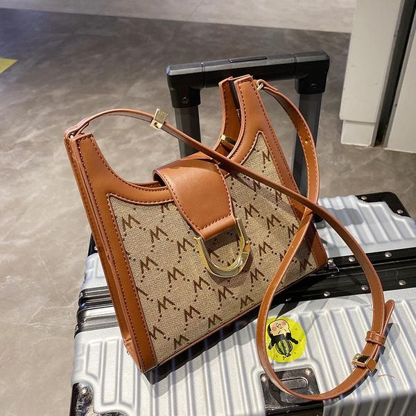 

shoulder bags niche design autumn bag 2021 female ins messenger fashion retro underarm width: 21cm