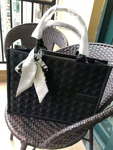 

luxurys designers bags 2021 new handbag bags fashion bags shopping bag designer canvas shoulder bag black woven shopping