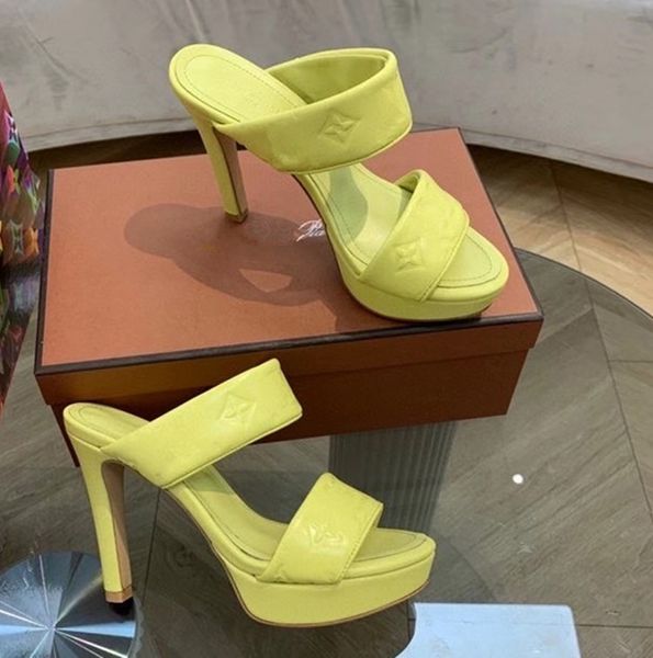 40 Rabatt Italien Designer Sommer-Hausschuhe mit Absatz Neueste Damen High Heels Gestreifte Sandale Damen Casual Scuffs Block Outdoor