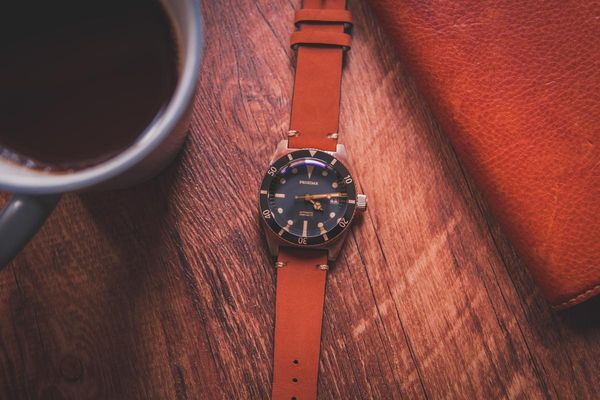 

wristwatches men vintage diving watch stainless steel automatic bronze, Slivery;brown