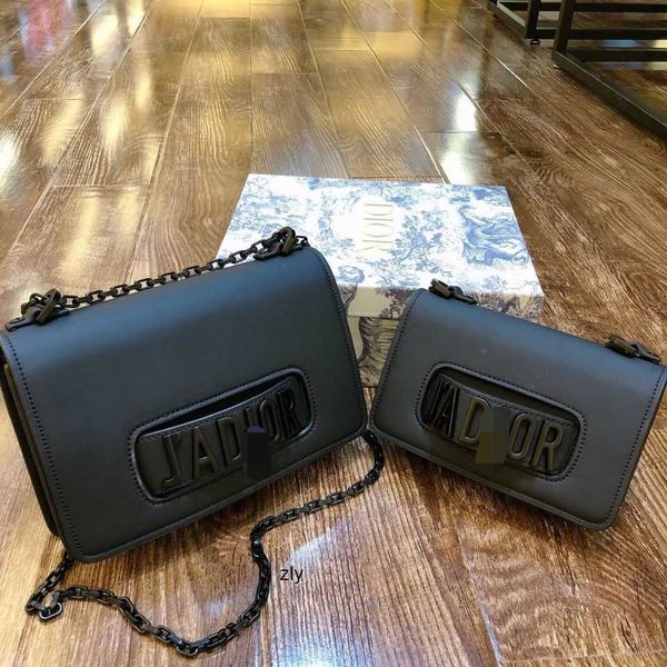 

new leather square bag chain frosting retro gold metal can be carried by hand or shoulder back zly zly{category}