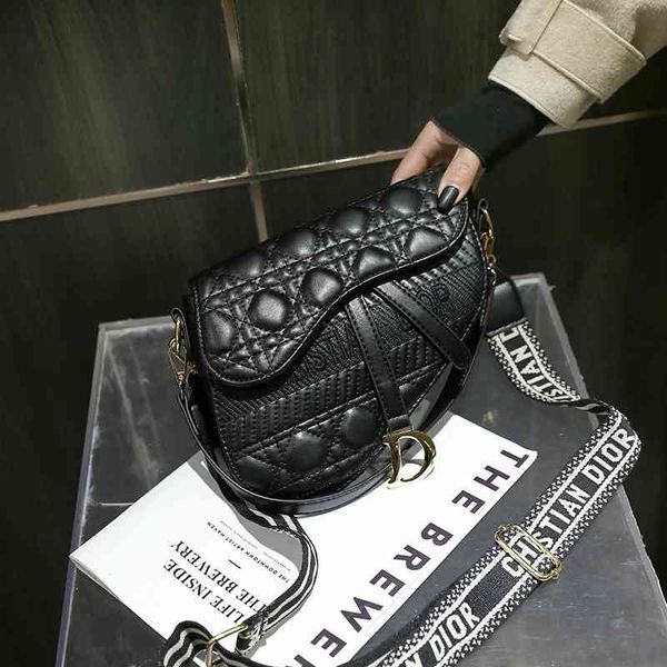 

factory store 65% off clearance sale bags women's bag simple single shoulder messenger lattice embroidered shoulder strap saddle bag, Black;red