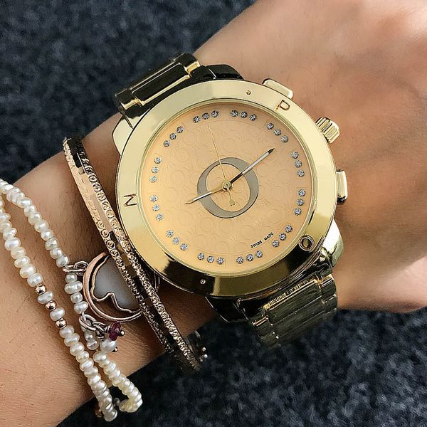 Relógios de marca de moda, design de letras grandes, estilo feminino, pulseira de metal, aço, quartzo, relógio de pulso P39