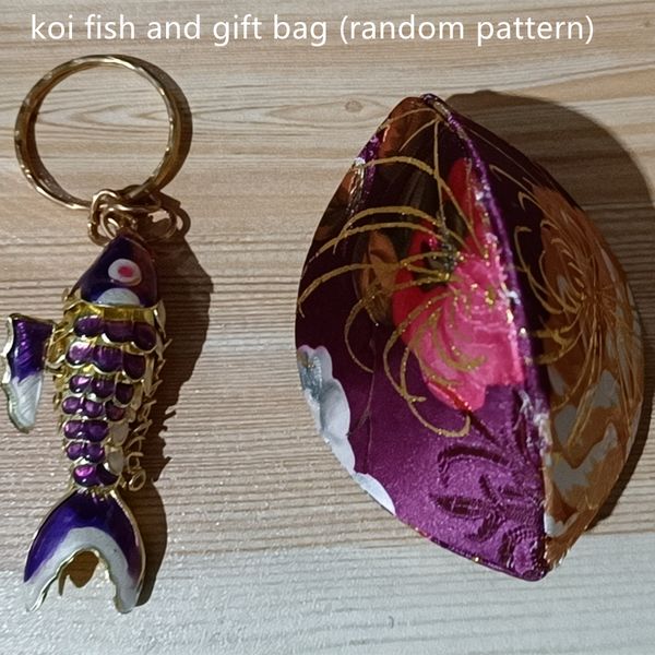 Cute Cloisonne Enamel Lucky Koi рыба подвеска ключ цепи крепки яркие качели причудливые карпы шарм ювелирные изделия маленькие подарочные предметы с коробкой