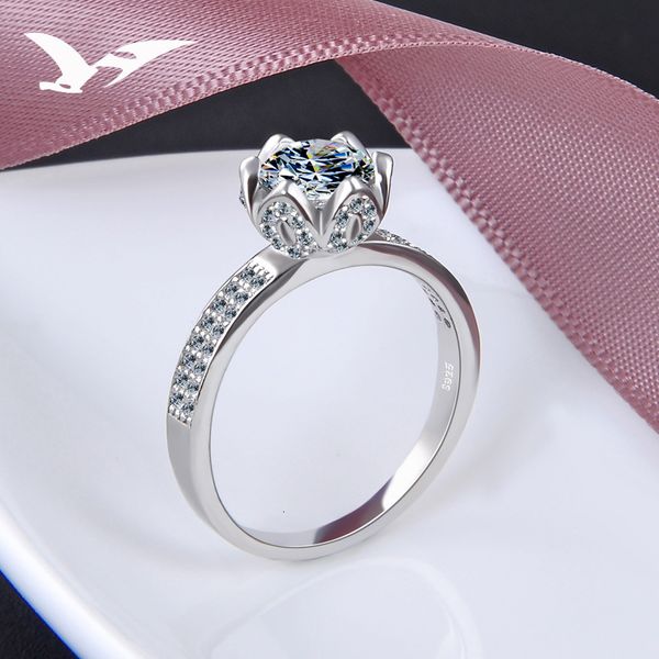 

new 925 silver ring with six claws set zircon, Slivery;golden