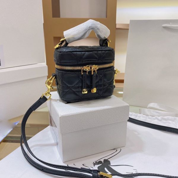 

luxurys designer bags christian mini cosmetic bag simple pure color travel hand bag leisure fashion japanese and korean embroidered canvas w