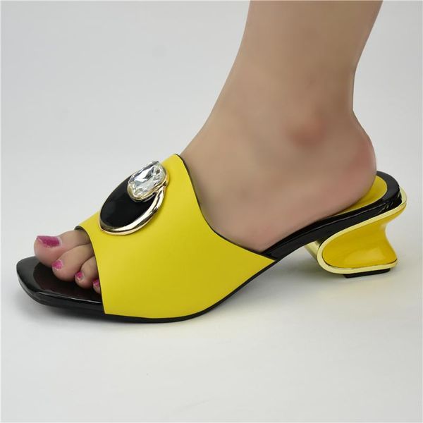 

dress shoes 2021 luxury women designers high heels wedding decorated with metal italian for party plus size, Black